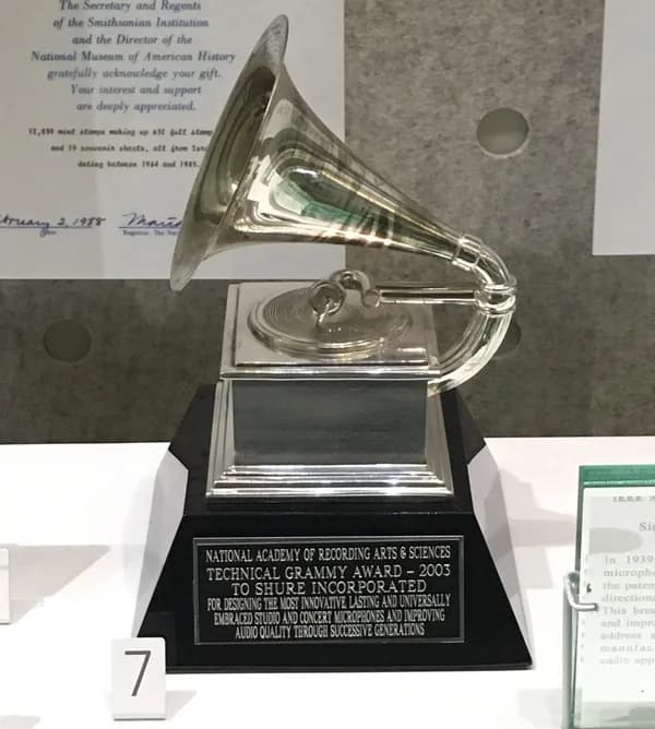 Grammy Awards — Macklemore Over Kendrick Lamar (2014)