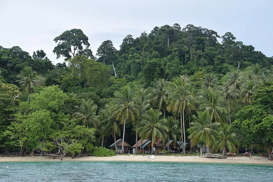 #1 Koh Kradan, Thailand — Top 10 Hidden Beaches in Southeast Asia