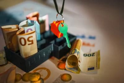 Realty Income (O)