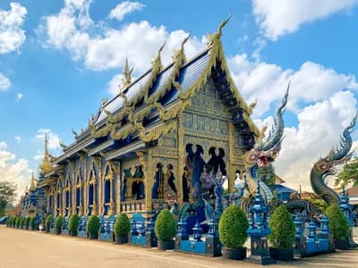 Wat Rong Suea Ten (Blue Temple)