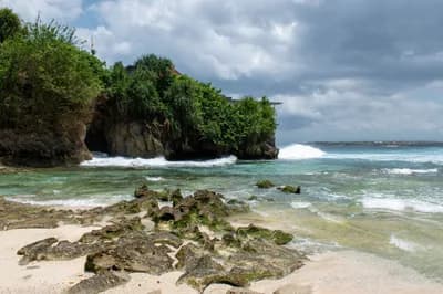 #2 Padang Padang — Top 10 Indonesia Surf Spots in 2026