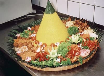 Nasi Tumpeng