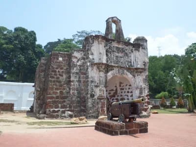 A Famosa & St Paul's Hill