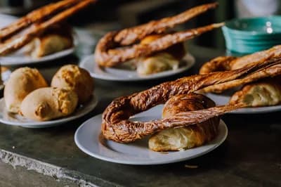 Facturas (Medialunas & Vigilantes)
