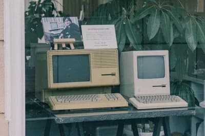 Steve Jobs — The Turtleneck That Launched a Trillion Dollars
