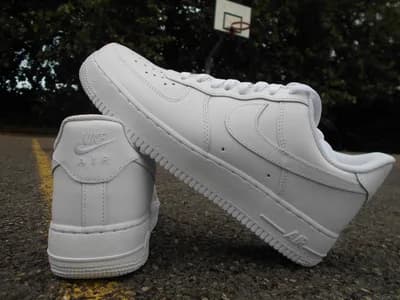 Nike Air Force 1 (1982)