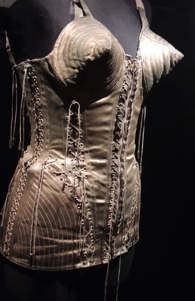 Madonna — The Cone Bra (Blond Ambition World Tour, 1990)