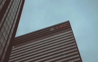 UBS (UBS)