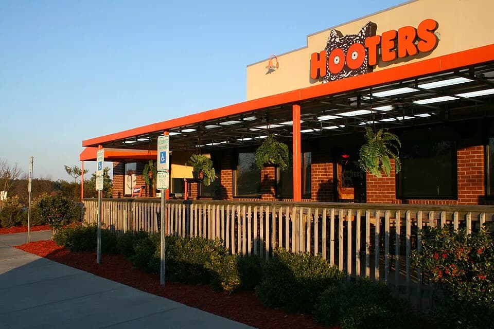 #7 Hooters — Top 10 Worst Chain Restaurant Menus