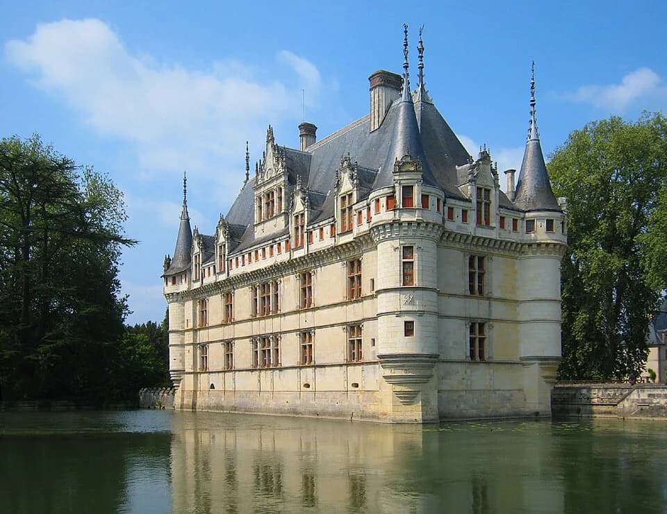 #6 Chateau d'Azay-le-Rideau — Top 10 Chateaux in the Loire Valley 2026
