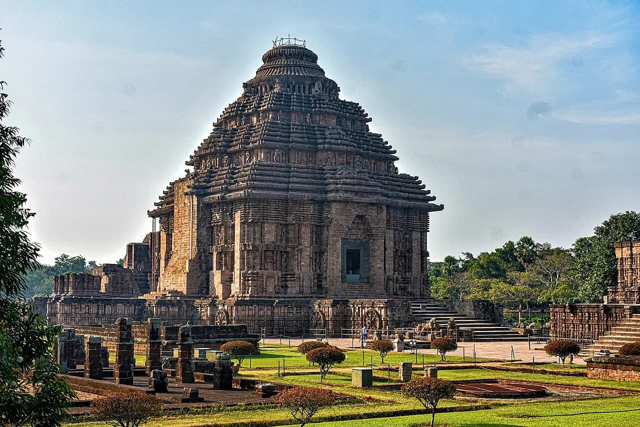 #6 Sun Temple, Konârak — Buddhist Monuments at Sanchi or Ajanta Caves? Top 10 UNESCO World Heritage Sites in India
