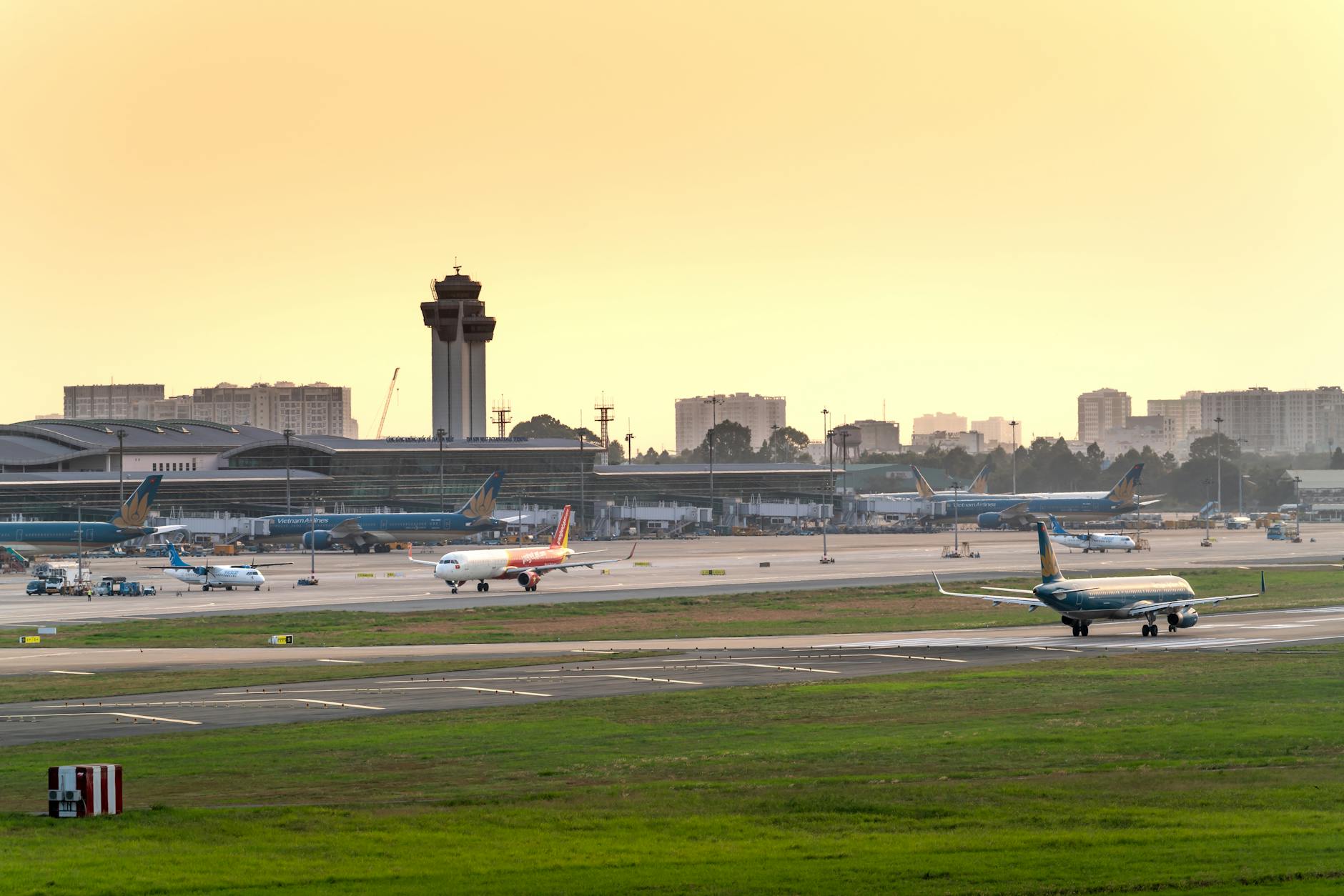 Top 10 Scariest Airports in the World