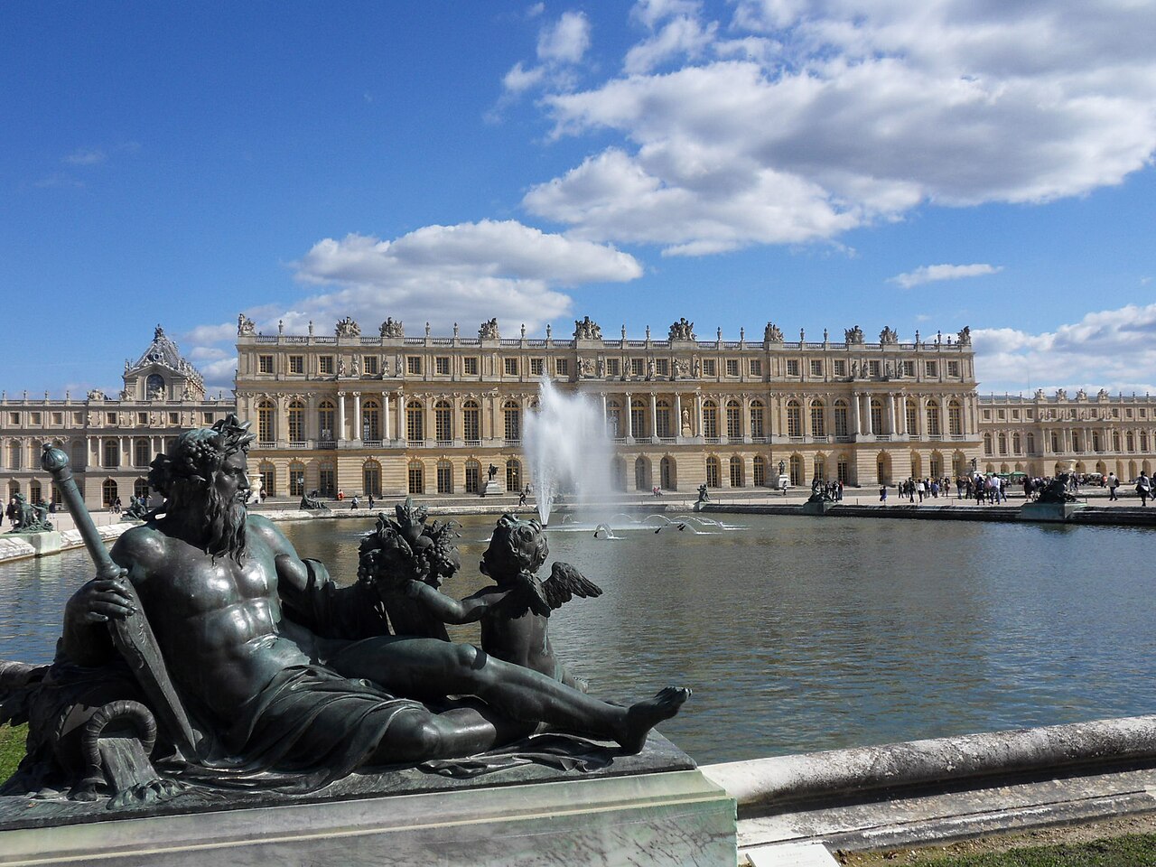 Top 10 Richest Family Dynasties and How They Built Their Empires