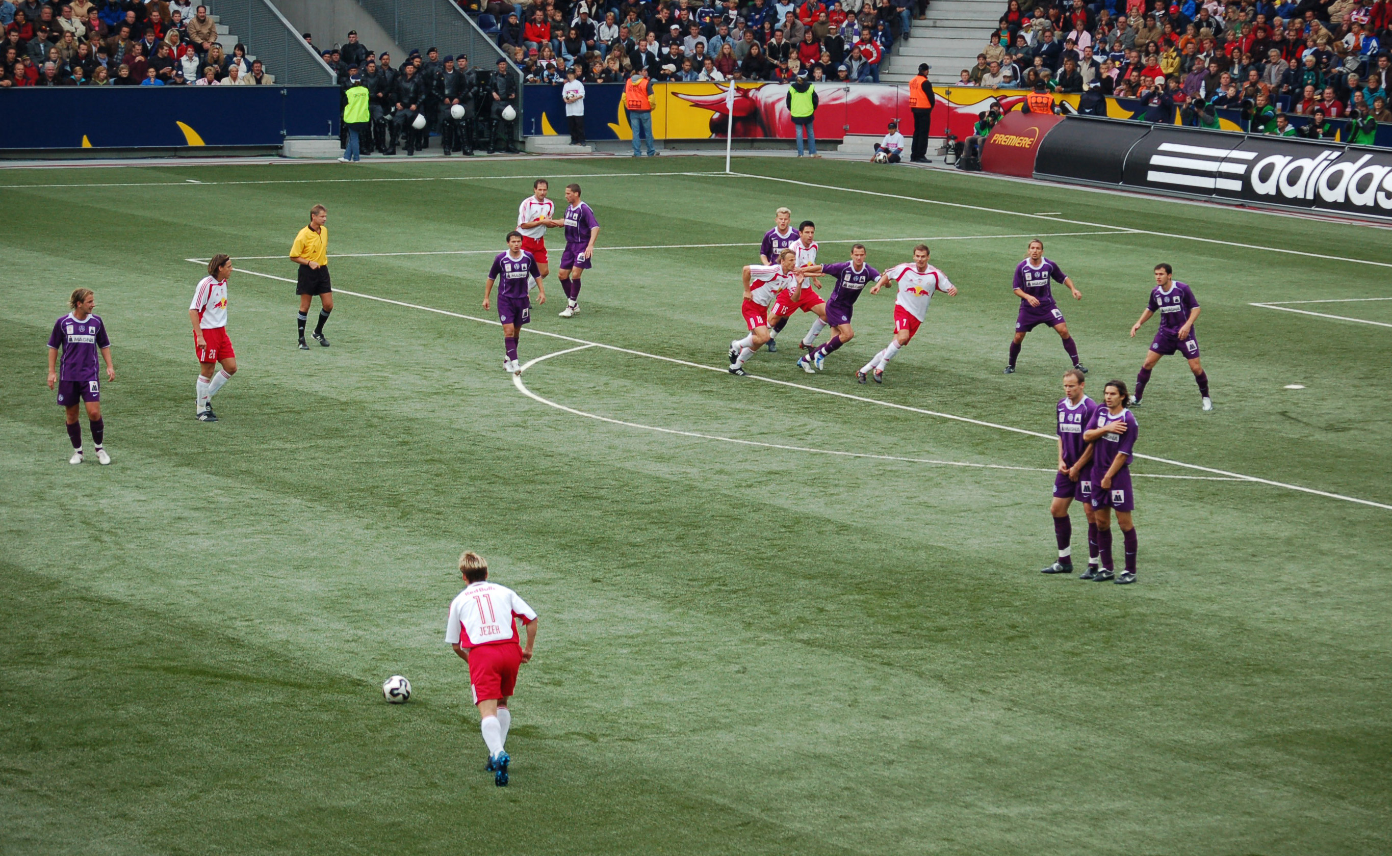 Top 10 Greatest Free Kick Takers in Football